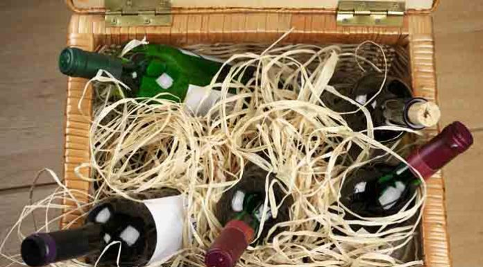 caja de vino con botellas para conservar